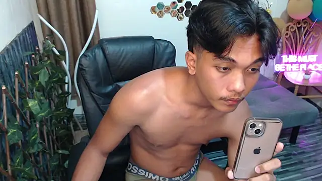Snapshot of chris_hot_asian_loverboy chatting on 22, 11, 2025 chris hot asian loverboy online show from 22, 11, 2025
