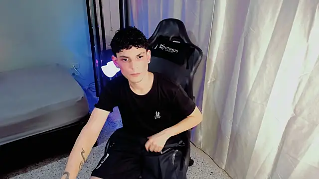 Snapshot of dilan_hott_ chatting on 21, 9, 2025 dilan hott online show from 21, 9, 2025