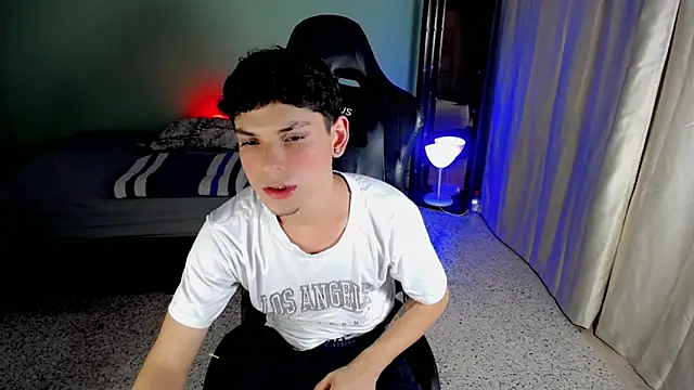 Snapshot of dilan_hott_ chatting on 2, 10, 2025 dilan hott online show from 2, 10, 2025