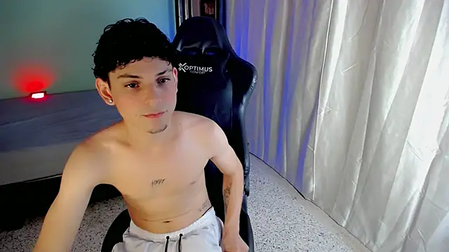 Snapshot of dilan_hott_ chatting on 3, 10, 2025 dilan hott online show from 3, 10, 2025