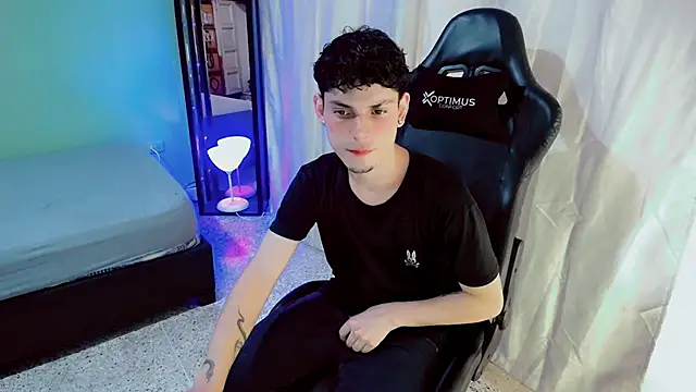 Snapshot of dilan_hott_ chatting on 7, 10, 2025 dilan hott online show from 7, 10, 2025