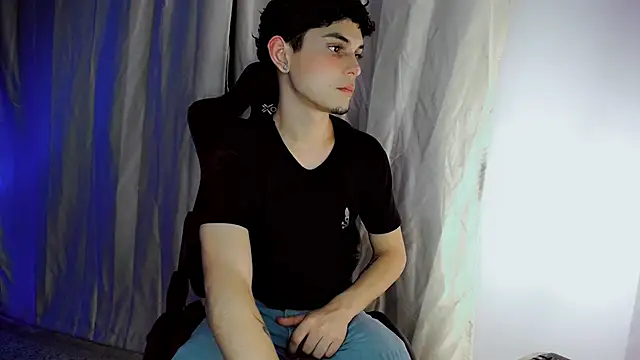 Snapshot of dilan_hott_ chatting on 8, 10, 2025 dilan hott online show from 8, 10, 2025