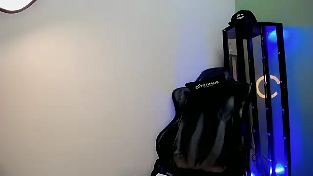 Snapshot of dilan_hott_ chatting on 2, 12, 2025 dilan hott online show from 2, 12, 2025