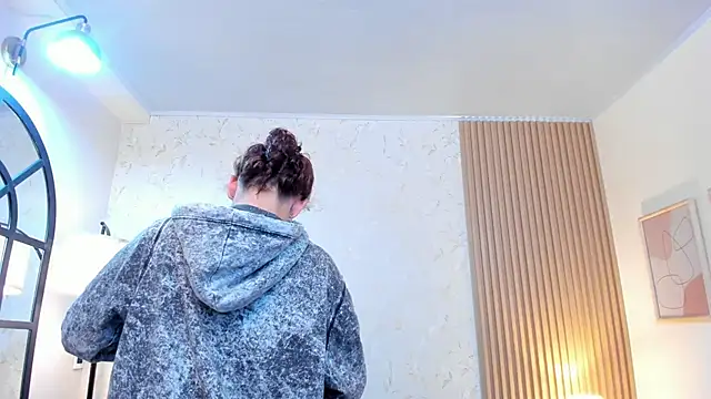 aliceandsia online show from 9, 4, 2026