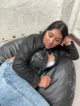 SharaRous online show from 4, 3, 2026