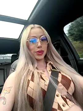 Snapshot of Sweet_Soffi chatting on 8, 10, 2025 Sweet Soffi online show from 8, 10, 2025