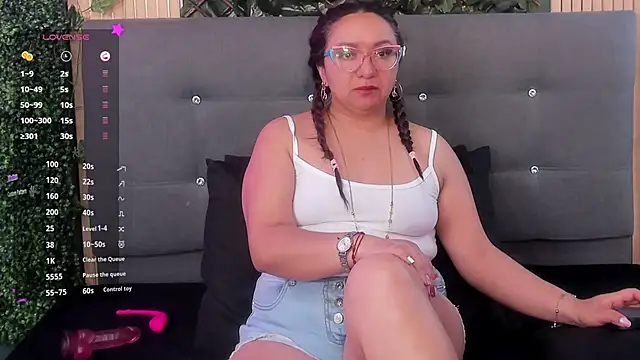Snapshot of leyla_smithh chatting on 9, 9, 2025 leyla smithh online show from 9, 9, 2025