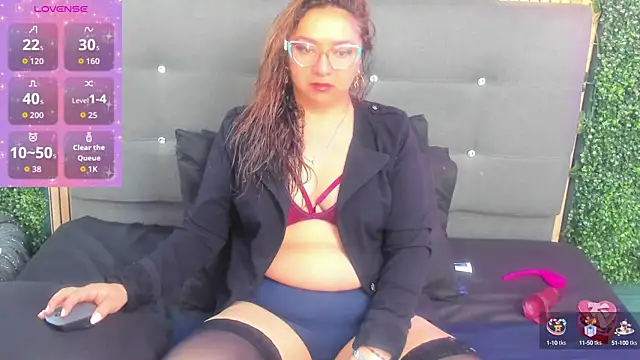 Snapshot of leyla_smithh chatting on 11, 9, 2025 leyla smithh online show from 11, 9, 2025