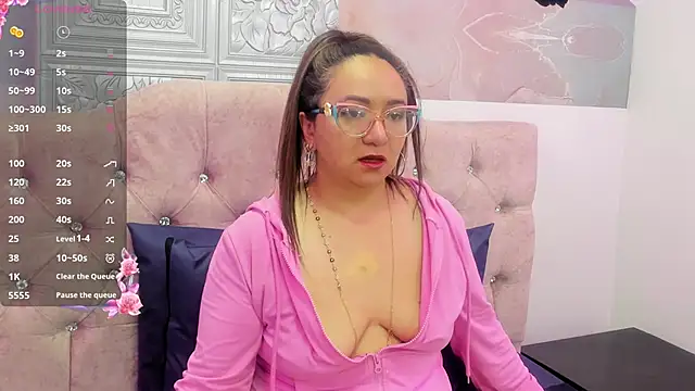 Snapshot of leyla_smithh chatting on 28, 9, 2025 leyla smithh online show from 28, 9, 2025