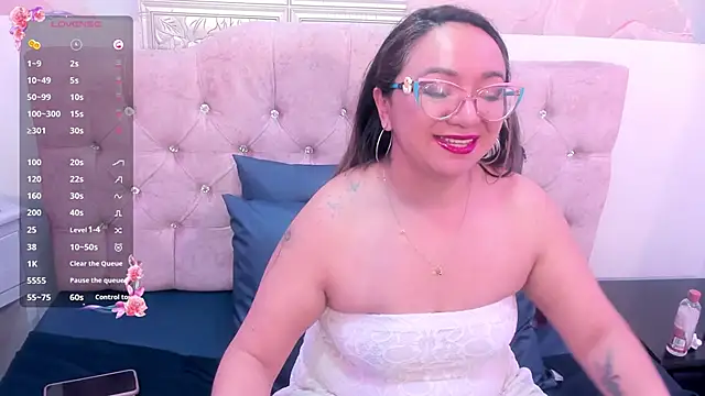 Snapshot of leyla_smithh chatting on 2, 10, 2025 leyla smithh online show from 2, 10, 2025