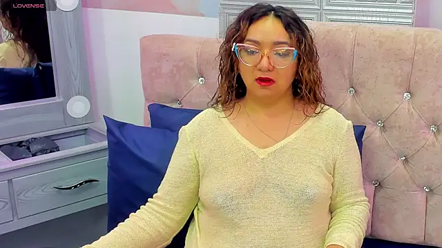 Snapshot of leyla_smithh chatting on 11, 10, 2025 leyla smithh online show from 11, 10, 2025