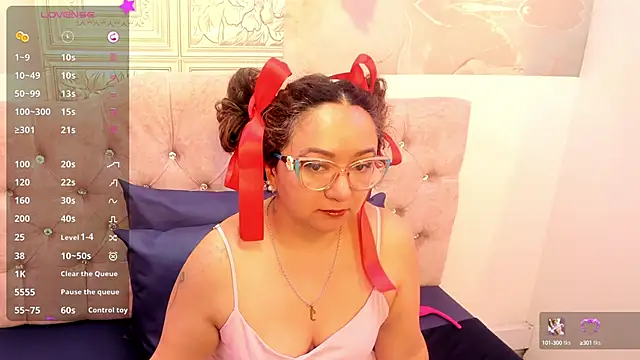Snapshot of leyla_smithh chatting on 15, 10, 2025 leyla smithh online show from 15, 10, 2025