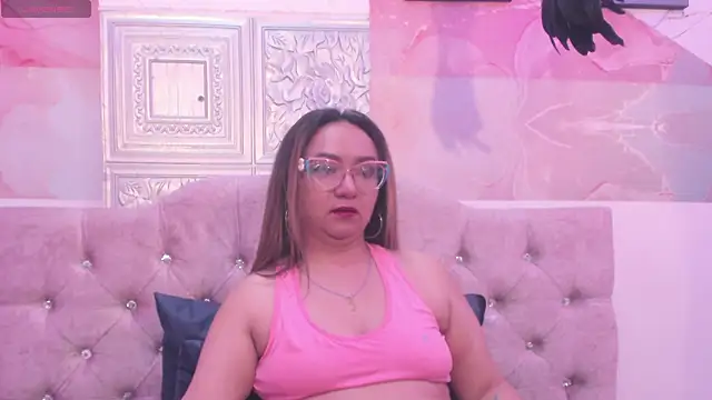 Snapshot of leyla_smithh chatting on 17, 10, 2025 leyla smithh online show from 17, 10, 2025