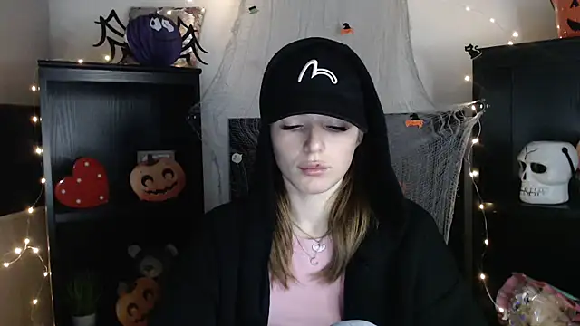 JuiceLips   online show from 2, 11, 2025