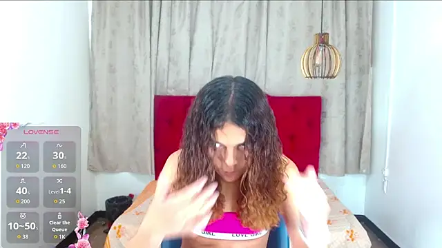 Snapshot of luisa__torres chatting on 24, 10, 2025 luisa torres online show from 24, 10, 2025