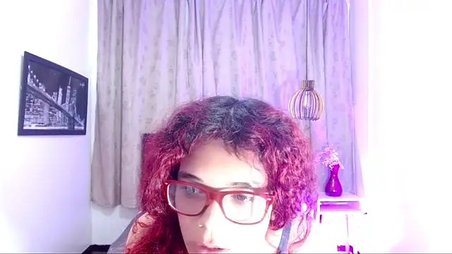 Snapshot of luisa__torres chatting on 2, 7, 2026 luisa torres online show from 2, 7, 2026