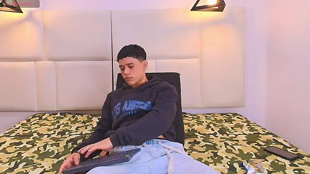 aron twink66 online show from 18, 9, 2025