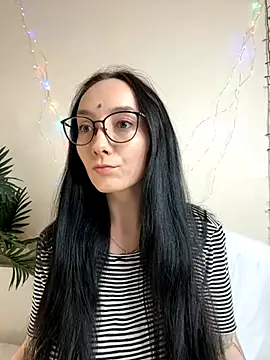 Jinhee Tiny online show from 19, 9, 2025