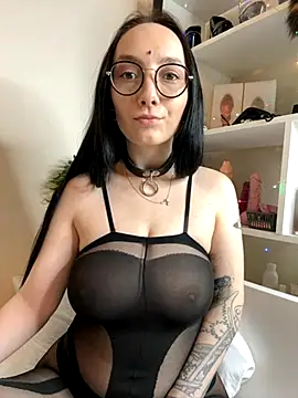 Jinhee Tiny online show from 29, 9, 2025