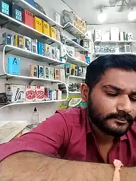 Snapshot of avi007p chatting on 4, 10, 2025 avi007p online show from 4, 10, 2025