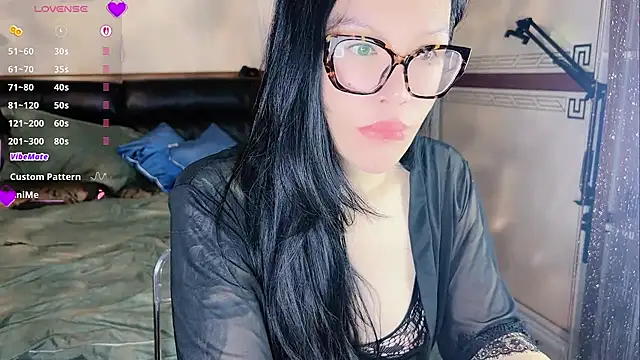 Snapshot of lingzi9333 chatting on 2, 11, 2025 lingzi9333 online show from 2, 11, 2025