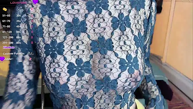 Snapshot of lingzi9333 chatting on 8, 11, 2025 lingzi9333 online show from 8, 11, 2025