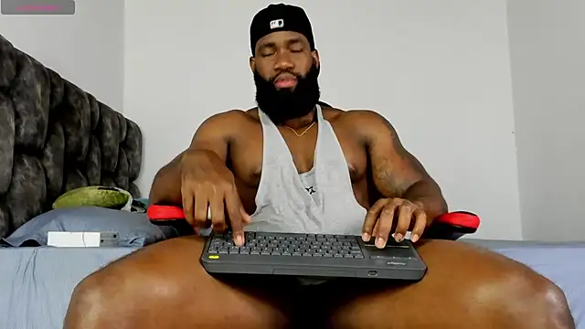 Snapshot of james_musclebbc chatting on 16, 4, 2026 james musclebbc online show from 16, 4, 2026