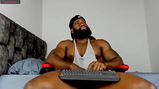 Snapshot of james_musclebbc chatting on 28, 4, 2026 james musclebbc online show from 28, 4, 2026