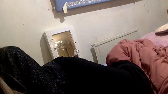 Snapshot of Bellababexox_ chatting on 10, 9, 2025 Bellababexox online show from 10, 9, 2025