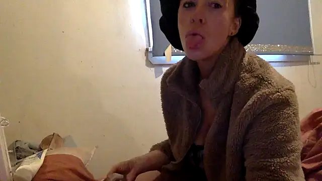 Snapshot of Bellababexox_ chatting on 14, 10, 2025 Bellababexox online show from 14, 10, 2025