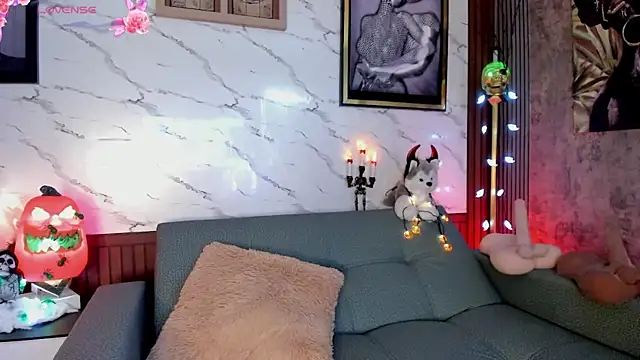 Snapshot of sarawolff chatting on 22, 10, 2025 sarawolff online show from 22, 10, 2025