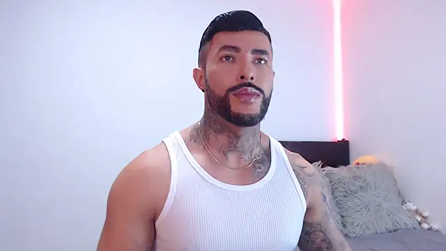 andrea de lucaa online show from 5, 11, 2025