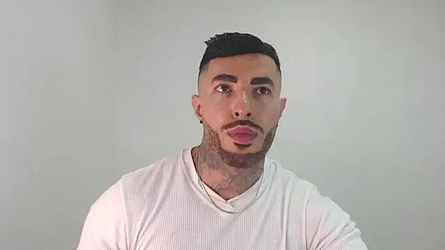 Snapshot of andrea_de_lucaa chatting on 4, 5, 2026 andrea de lucaa online show from 4, 5, 2026
