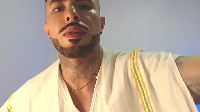 Snapshot of andrea_de_lucaa chatting on 7, 5, 2026 andrea de lucaa online show from 7, 5, 2026