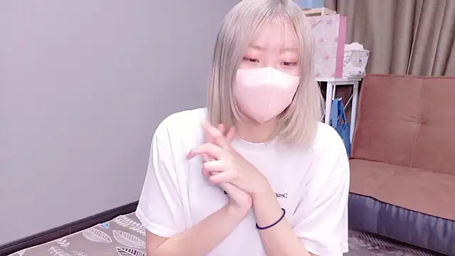 Nana  ch online show from 5, 11, 2025