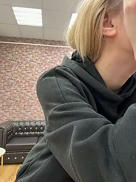 Snapshot of CaitlinSugar chatting on 4, 11, 2025 CaitlinSugar online show from 4, 11, 2025