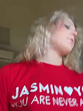 Snapshot of CaitlinSugar chatting on 12, 11, 2025 CaitlinSugar online show from 12, 11, 2025