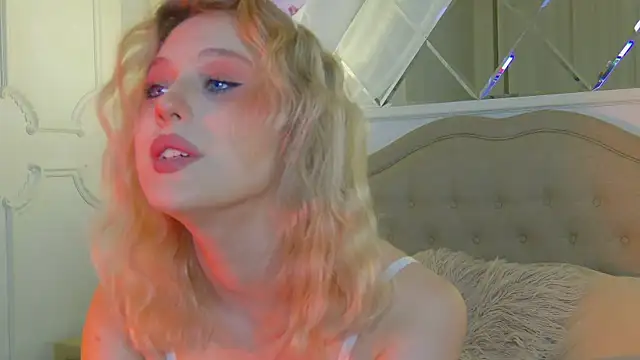 Snapshot of CaitlinSugar chatting on 17, 11, 2025 CaitlinSugar online show from 17, 11, 2025