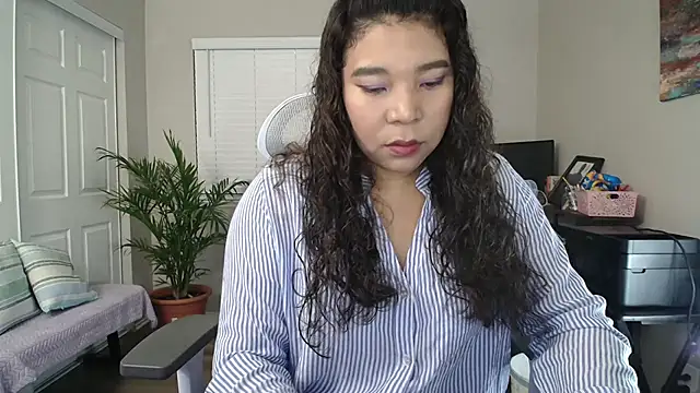 Snapshot of SHEILYN_ chatting on 11, 11, 2025 SHEILYN online show from 11, 11, 2025