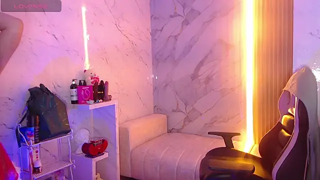 Snapshot of Sophia_tf chatting on 2, 12, 2025 Sophia tf online show from 2, 12, 2025