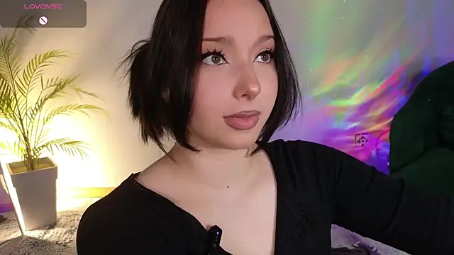 Snapshot of Lucy_louras chatting on 12, 10, 2025 Lucy louras online show from 12, 10, 2025