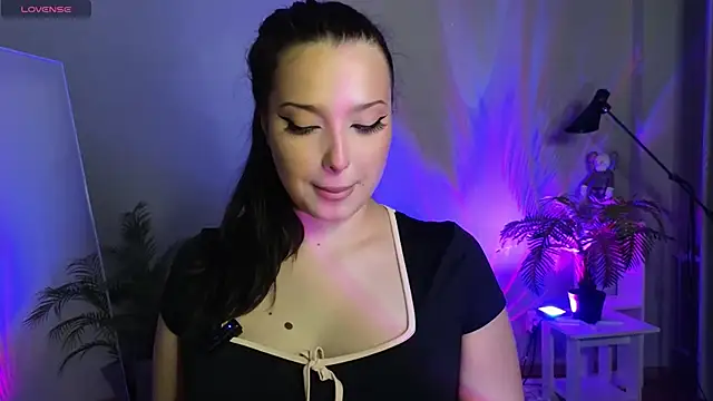 Snapshot of Lucy_louras chatting on 15, 10, 2025 Lucy louras online show from 15, 10, 2025