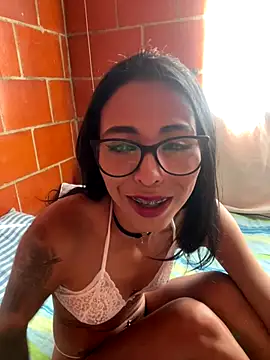 Snapshot of Emma__cumlovee chatting on 10, 9, 2025 Emma cumlovee online show from 10, 9, 2025