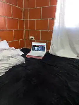 Snapshot of Emma__cumlovee chatting on 24, 10, 2025 Emma cumlovee online show from 24, 10, 2025