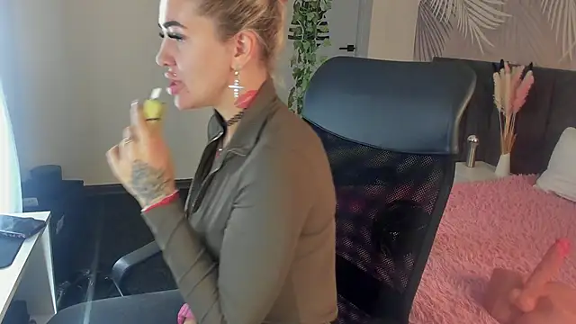 Kira Key online show from 3, 11, 2025