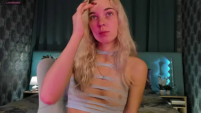 Aurora Bennet online show from 18, 9, 2025