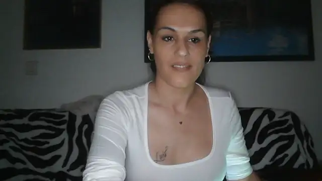 Snapshot of yumara351 chatting on 15, 11, 2025 yumara351 online show from 15, 11, 2025