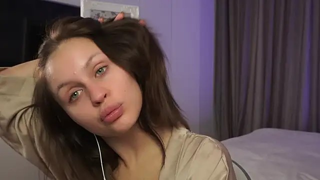 EsterCuute online show from 3, 10, 2025