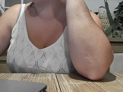 Snapshot of Aambre95Esexy chatting on 19, 9, 2025 Aambre95Esexy online show from 19, 9, 2025