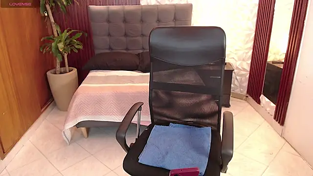 Snapshot of veronica_em1 chatting on 6, 5, 2026 veronica em1 online show from 6, 5, 2026